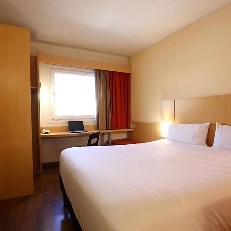 Hotel ibis Buenos Aires Obelisco Exterior foto