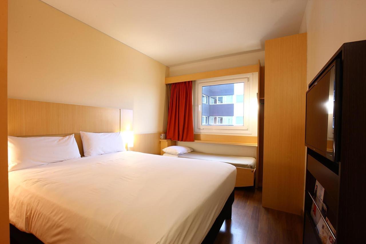 Hotel ibis Buenos Aires Obelisco Exterior foto