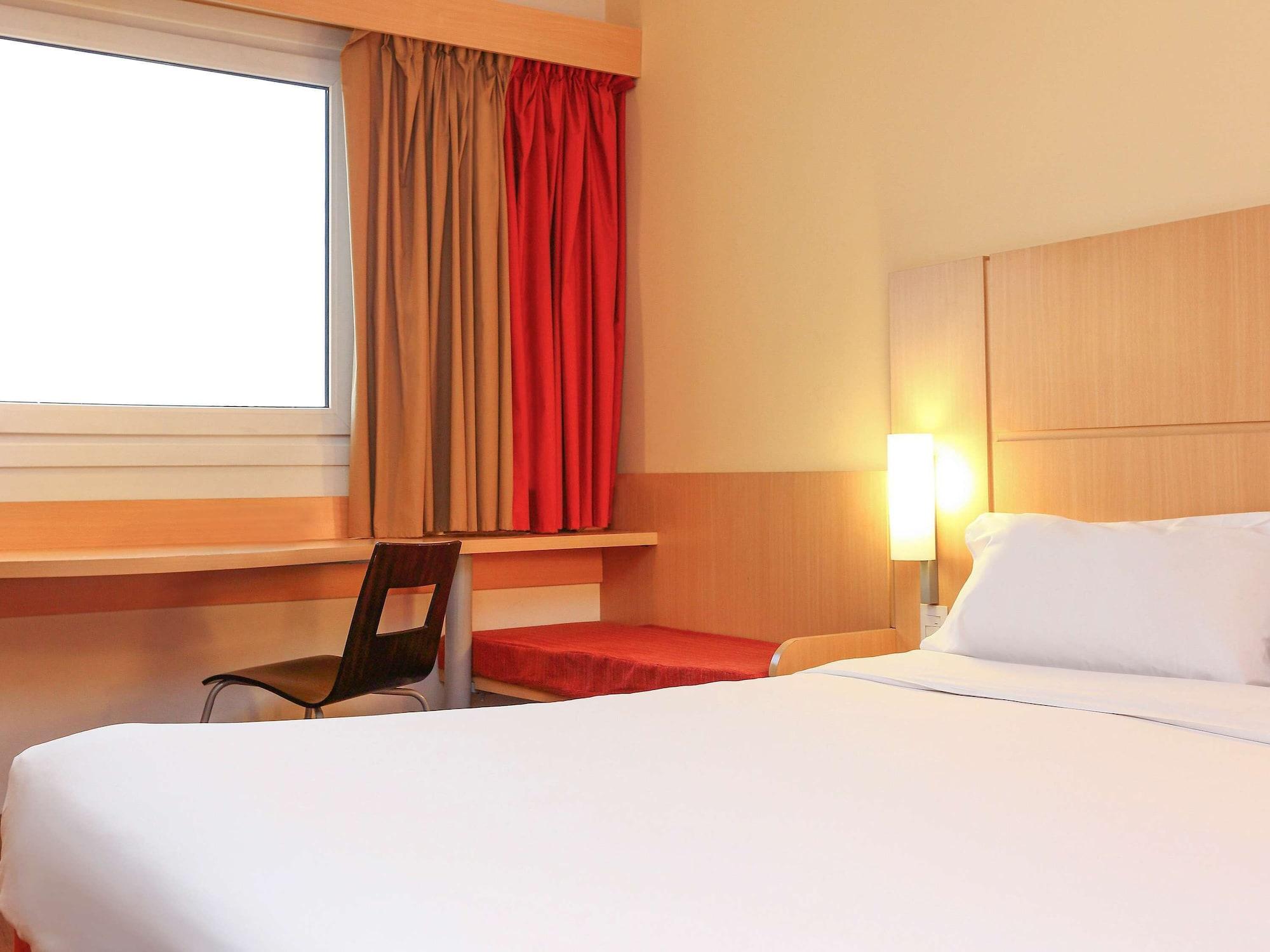 Hotel ibis Buenos Aires Obelisco Exterior foto