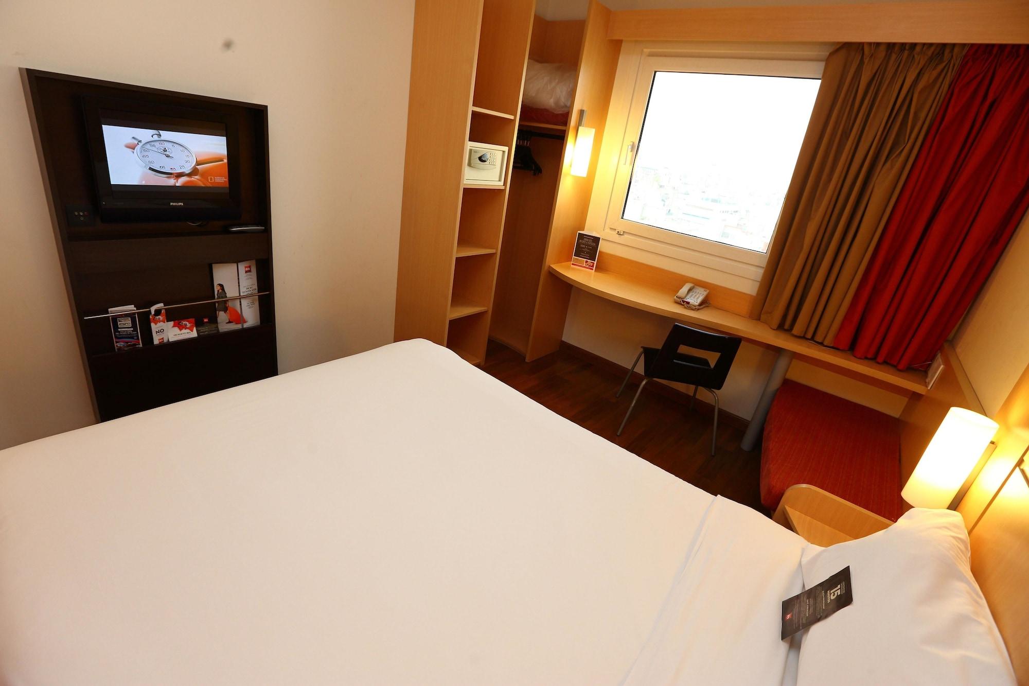 Hotel ibis Buenos Aires Obelisco Exterior foto