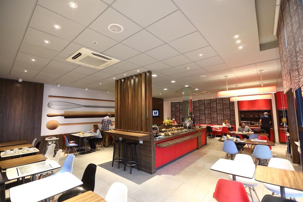 Hotel ibis Buenos Aires Obelisco Exterior foto