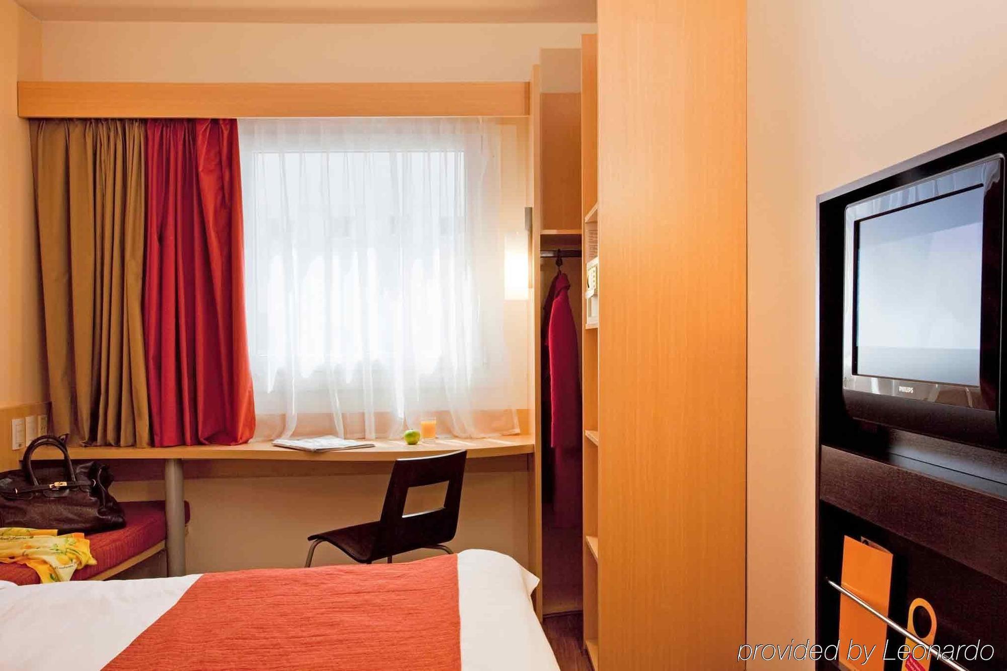 Hotel ibis Buenos Aires Obelisco Exterior foto