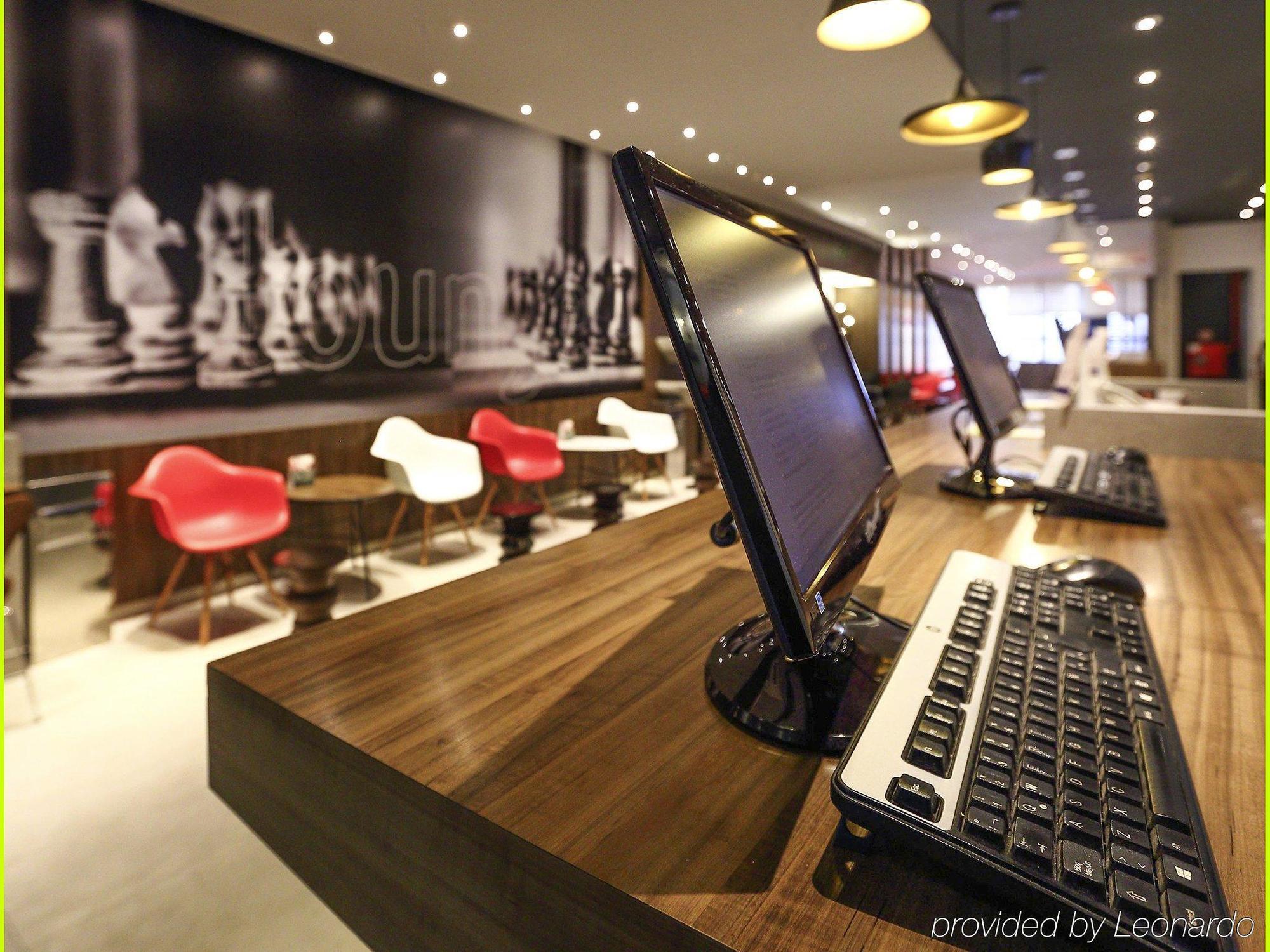 Hotel ibis Buenos Aires Obelisco Exterior foto