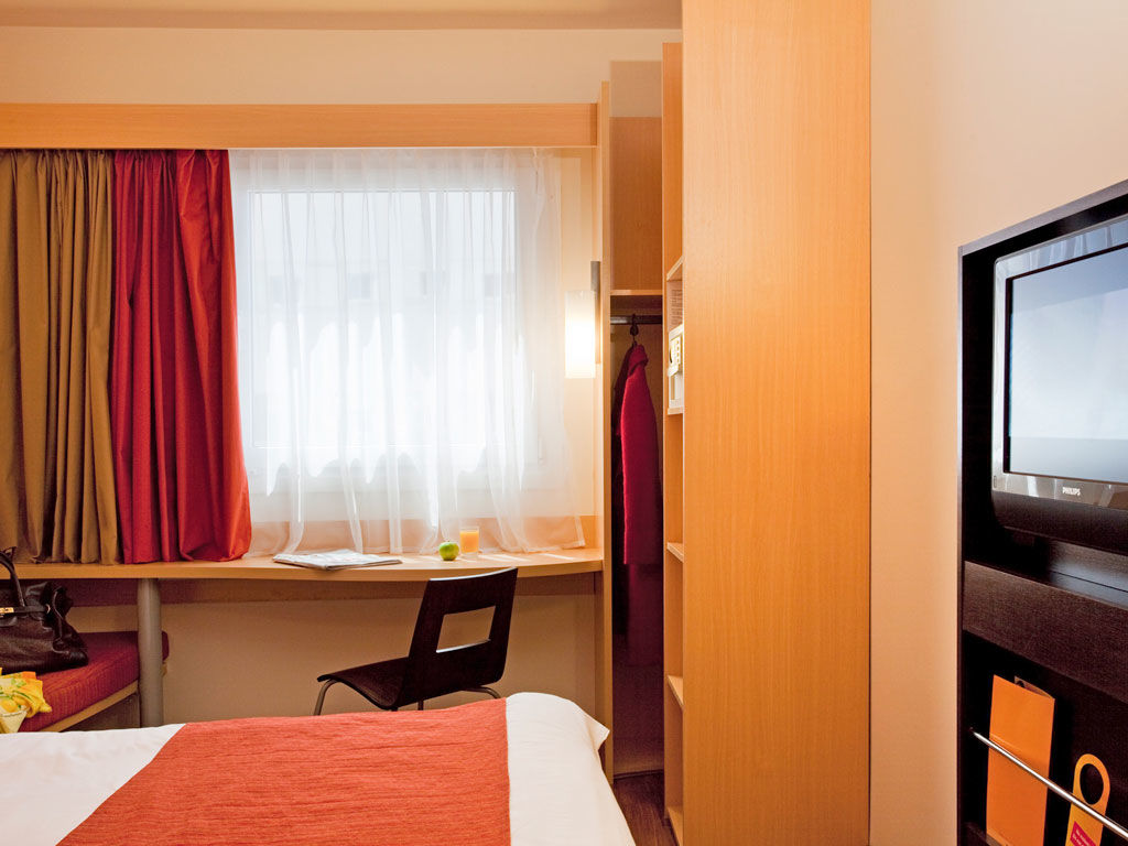 Hotel ibis Buenos Aires Obelisco Exterior foto