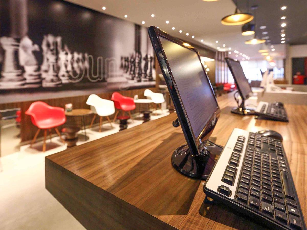Hotel ibis Buenos Aires Obelisco Exterior foto